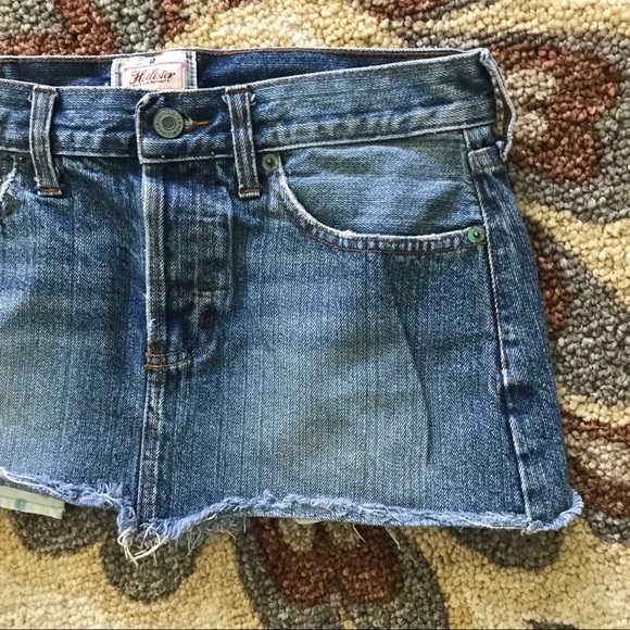 Hollister frayed mini jean skirt - Picture 3 of 4